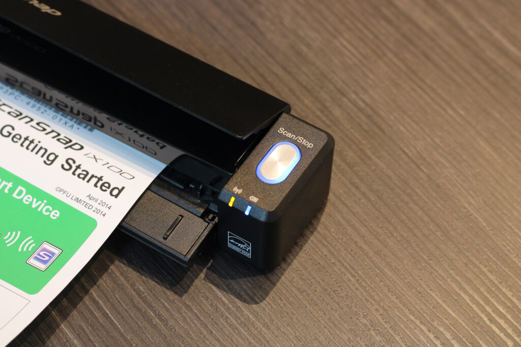 Fujitsu ScanSnap iX100 Botón de Escaneado en el Lado Derecho con Indicadores LED